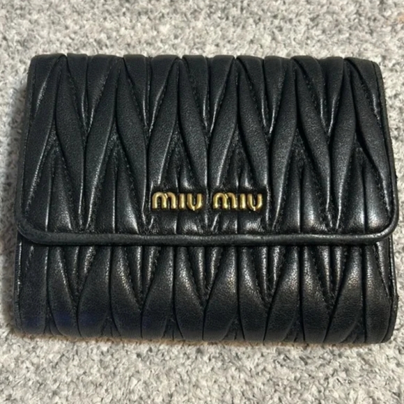 *GVY* MIU MIU Matelasse Gather Leather Bifold Wallet Black EUC++ - Picture 2 of 10